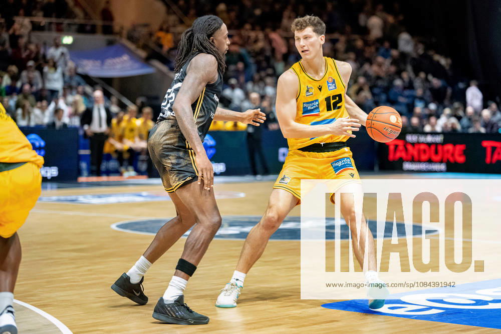 Patrick Cartier 12, MHP Riesen Ludwigsburg vs. Tajh Green 55, Basketball, Löwen Braunschweig, GER; Basketball, Löwen Braunschweig vs. MHP Riesen Ludwigsburg, Basketball, easyCredit BBL, Week 3, 2026–27 Season, October 11, 2026 GER, Basketball Löwen Braunschweig vs. MHP Riesen Ludwigsburg, Basketball, easyCredit BBL, Week 3, 2026–27 season, October 11, 2026 Braunschweig