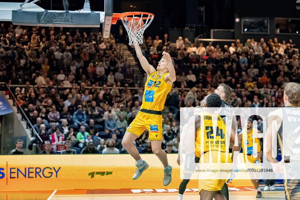 Patrick Cartier, No. 12, MHP Riesen Ludwigsburg, at the basket in front of Felipe Haase, No. 22, Basketball Löwen Braunschweig, GER; Basketball Löwen Braunschweig vs. MHP Riesen Ludwigsburg, Basketball, easyCredit BBL, Week 3, 2026–27 season, October 11, 2026 GER, Basketball Löwen Braunschweig vs. MHP Riesen Ludwigsburg, Basketball, easyCredit BBL, Week 3, 2026–27 season, October 11, 2026 Braunschweig