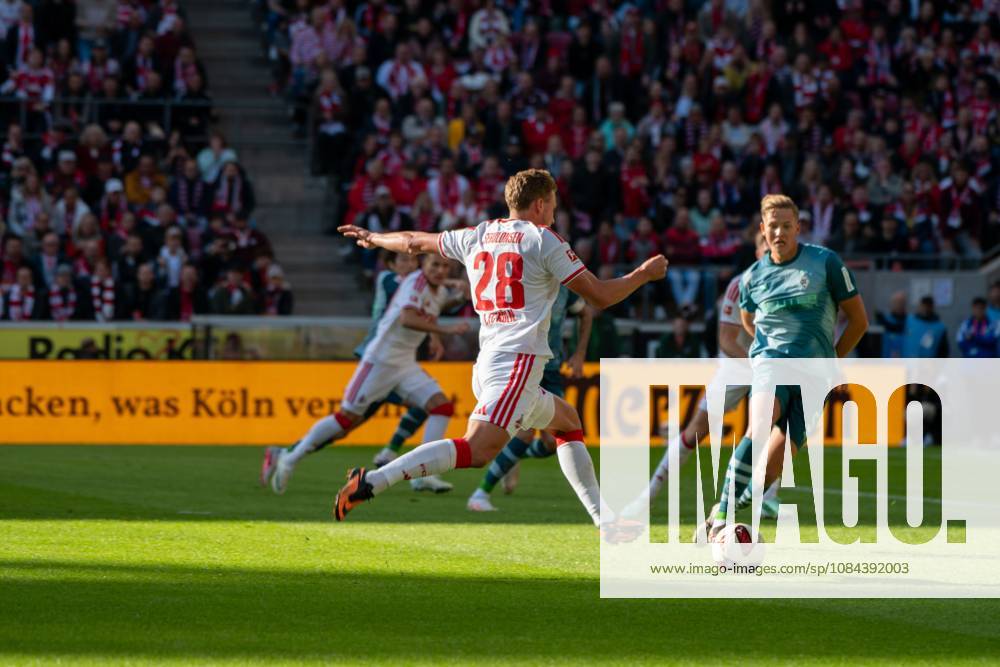 Sebastian Sebulonsen, Defense, 1. FC Köln 28, Jan Leszczynski, Defense, Borussia Mönchengladbach 5, 1. FC Köln vs. Borussia Mönchengladbach, Soccer, Bundesliga 1, Matchday 5, October 11, 2026. DFB and DFL regulations prohibit any use of photographs as image sequences and or quasi-video. Cologne, North Rhine-Westphalia, Germany