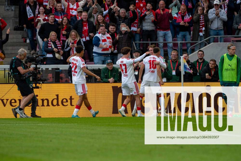 Isak Bergmann Johannesson, midfielder, 1. FC Köln 8, celebrating after the 1-0 goal, 1. FC Köln vs. Borussia Mönchengladbach, soccer, Bundesliga, Matchday 5, October 11, 2026. DFB and DFL regulations prohibit any use of photographs as image sequences and or quasi-video. Cologne, North Rhine-Westphalia, Germany