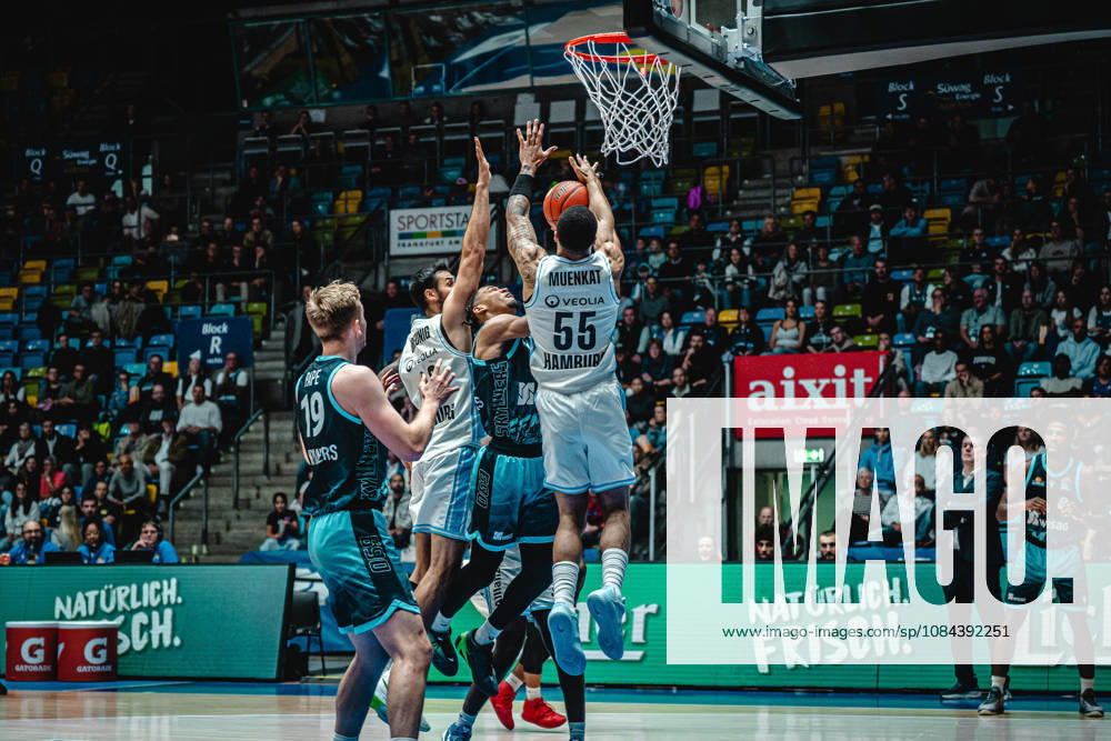 easyCredit BBL Bundesliga Basketball, Frankfurt Skyliners vs. Veolia Towers Hamburg, Judah Mintz (Skyliners Frankfurt) vs. David Muenkat (Veolia Towers Hamburg), Frankfurt am Main