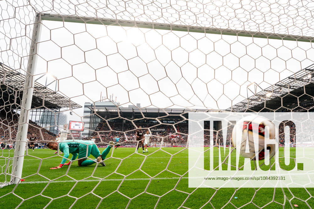 Goalkeeper Hans Christian Bernat of Karlsruher SC (01) misses the ball from Abdoulie Ceesay of FC St. Pauli (09) on the 1–0 goal, behind-the-goal camera, GER, FC St. Pauli vs. Karlsruher SC, soccer, 2. Bundesliga, Matchday 7, 2026–2027 season, October 11, 2026 DFL regulations prohibit any use of photographs as image sequences and or quasi-video, GER, FC St. Pauli vs. Karlsruher SC, soccer, 2. Bundesliga, Matchday 7, 2026–2027 season, October 11, 2026, Hamburg