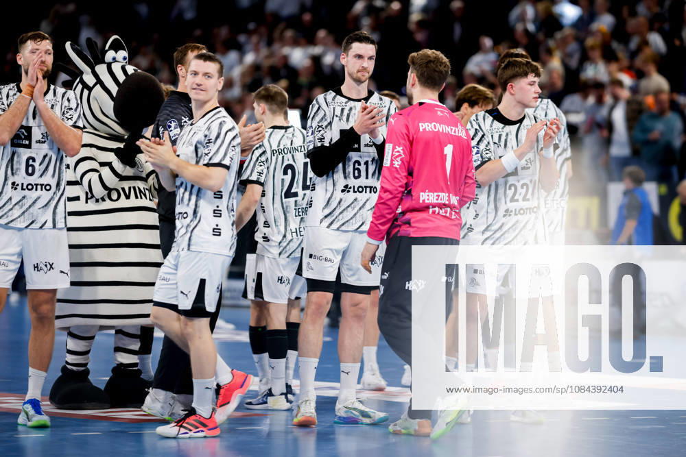 Kiel, October 11, 2026; Handball, 2026–27 Bundesliga 1, THW Kiel vs. Handball Club Hamburg; The THW Kiel players celebrate at the end of the game