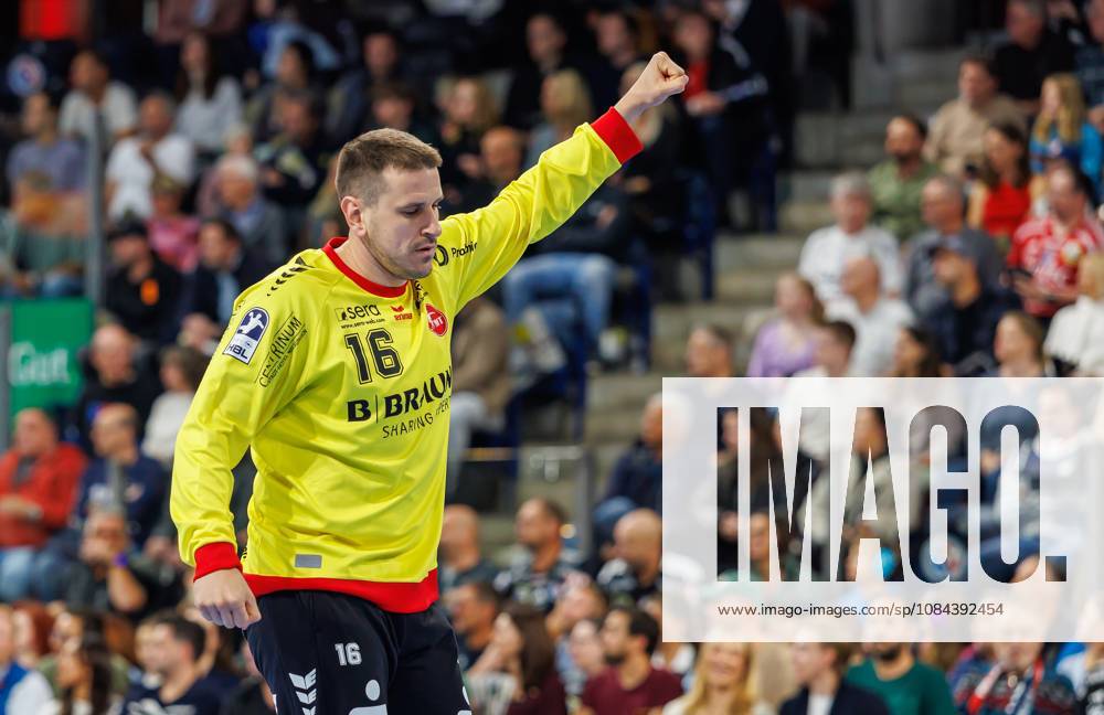 Handball 1st Bundesliga OPEL HBL 2026–2027 Season, Matchday 8: HC Erlangen (Nuremberg Metropolitan Region) vs. HCE MT Melsungen Women s Team Nebojsa Simic 16, MT Melsungen clenches his fists