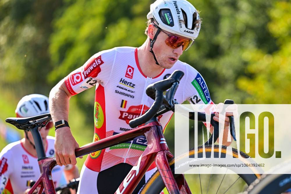 Belgium s Yordi Corsus is pictured in action during the men elite race of the Mosselcross cyclocross cycling event, on Sunday 11 October 2026, in Dendermonde, the first race (out of 7) of the HG Cross competition. DAVIDxPINTENS x189457569x