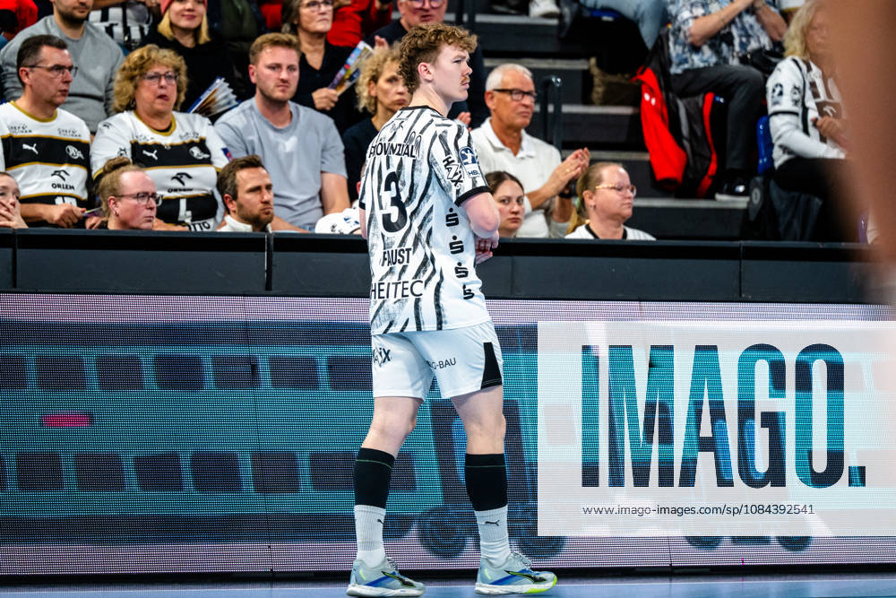 Opel HBL Handball, THW Kiel vs. Handball Club Hamburg, Jarnes Faust (Kiel), 3 cutouts, single image, full-body shot (Kiel)