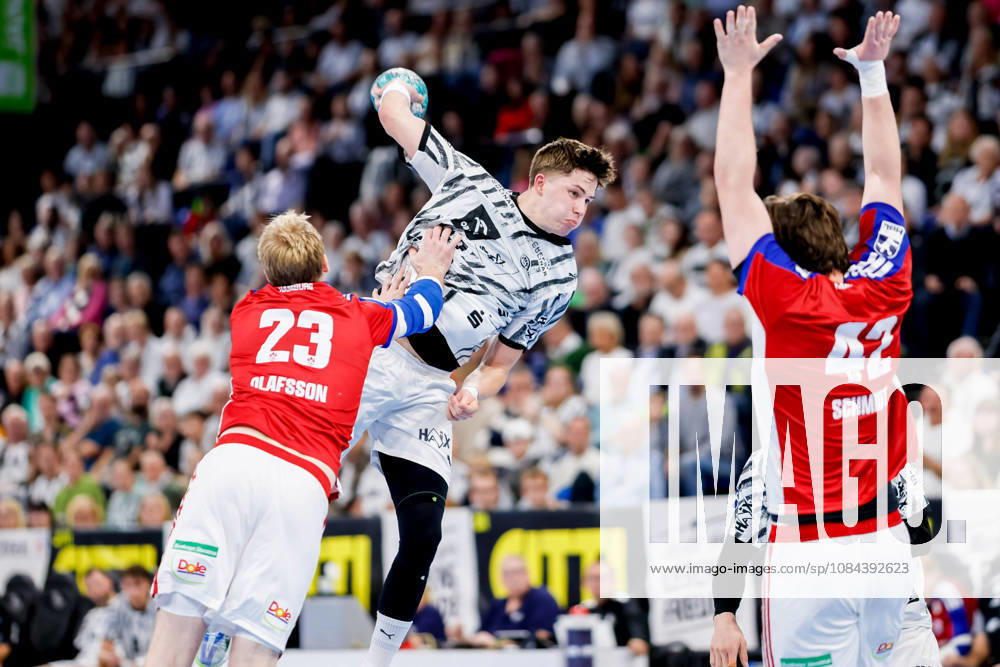 Kiel, October 11, 2026; Handball, 2026–27 Bundesliga 1, THW Kiel vs. Handball Club Hamburg; Einar Olafsson (HC Hamburg), 23; Rasmus Ankermann (THW Kiel), 22; Jan Christian Schmidt (HC Hamburg), 42