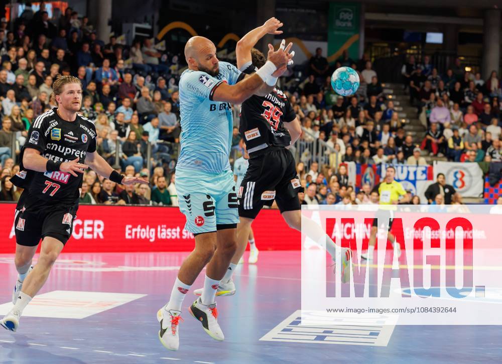 Handball 1st Bundesliga OPEL HBL 2026–2027 Season, Matchday 8: HC Erlangen (Nuremberg Metropolitan Region) vs. HCE MT Melsungen (Women s Team) Adrian Sipos 8, MT Melsungen fails to catch the ball
