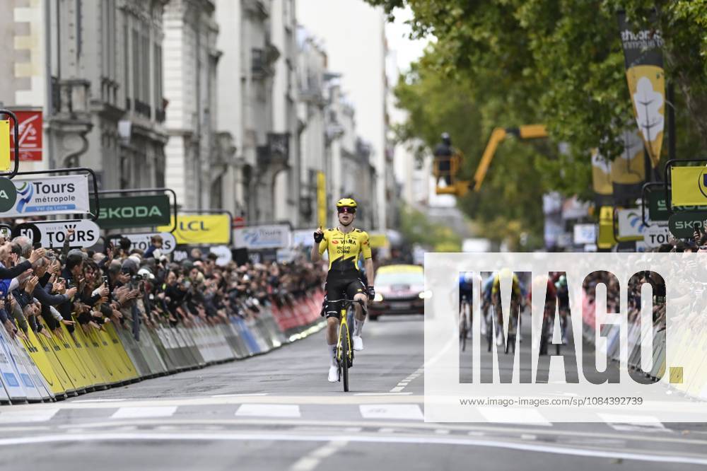 Paris Tours 2026 Cycling Race TOURS, FRANCE - OCTOBER 11 : Hagenes Per Strand (NOR) of Team Visma I Lease a Bike wins during the 120th edition of Paris Tours an UCI ProSeries 1.Pro one day cycling road race for Men Elite of 216.2 km with start in Chartres and finish in Tours on October 11, 2026 in Tours, France, 11 10 2026 ( Motordriver Guy De Vuyst - Tours France