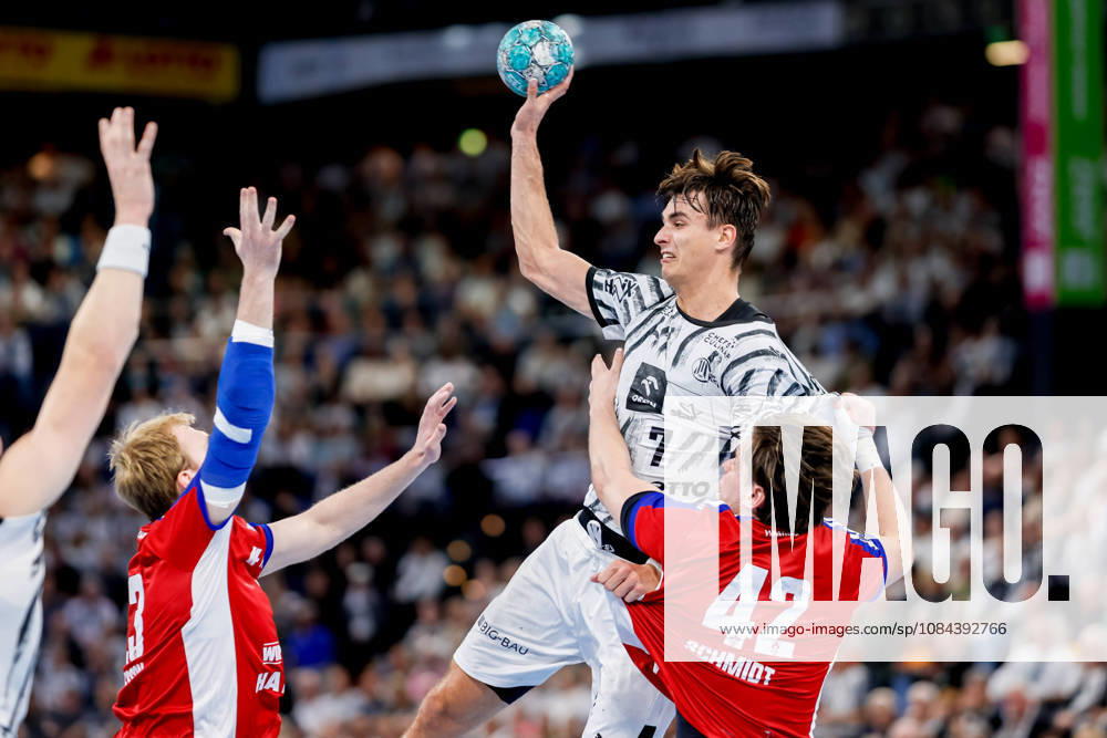 Kiel, October 11, 2026; Handball, 1st Bundesliga 2026–27; THW Kiel vs. Handball Club Hamburg; Einar Olafsson (HC Hamburg), 23; Julian Köster (THW Kiel), 7; Jan Christian Schmidt (HC Hamburg), 42