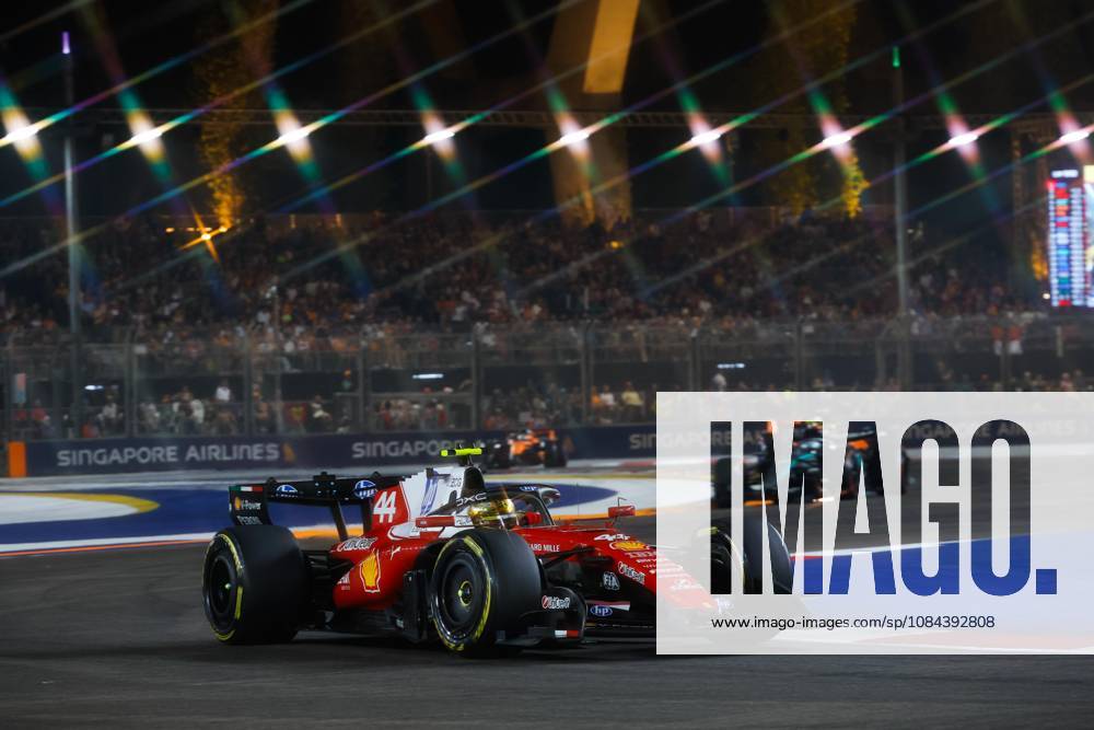 44 HAMILTON Lewis (GBR), Scuderia Ferrari SF 26, in action in Singapore 2026 81 PIASTRI Oscar (AUS), McLaren F1 Team MCL40, in action 01 NORRIS Lando (GBR), McLaren F1 Team MCL40, in action in Singapore 2026 Singapore