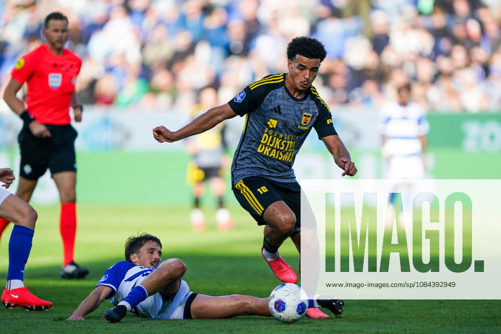 2026-10-11 VriendenLoterij Eredivisie: PEC Zwolle v SC Cambuur ZWOLLE, NETHERLANDS - OCTOBER 11: Ryan Thomas of PEC Zwolle and Rafik El Arguioui of SC Cambuur during the VriendenLoterij Eredivisie match between PEC Zwolle and SC Cambuur at Mac3Park Stadion on October 11, 2026 in Zwolle, Netherlands. Zwolle Mac3Park Stadion Netherlands Content not available for redistribution in The Netherlands directly or indirectly through any third parties.