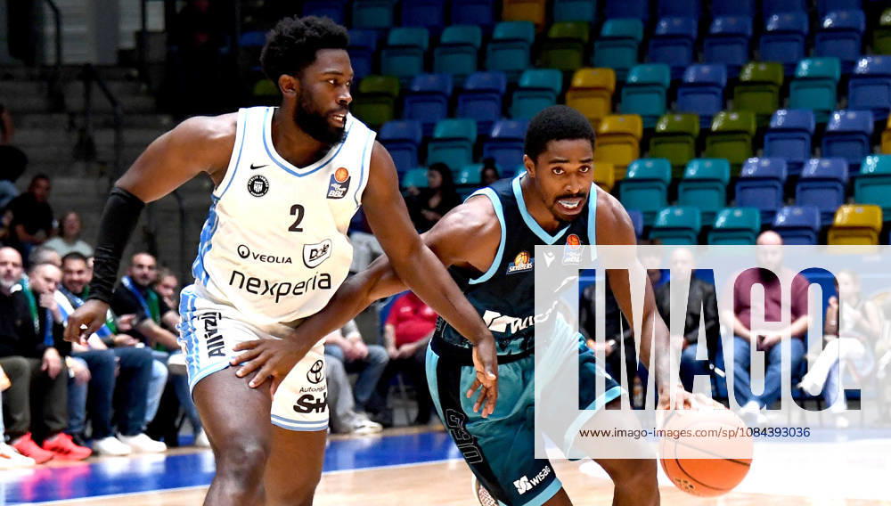 Basketball easyCredit BBL Bundesliga, Frankfurt Skyliners vs. Veolia Towers Hamburg, William Christmas (Fraport Skyliners Frankfurt), Noah Thomasson (Veolia Towers Hamburg), Head-to-head matchup, Frankfurt am Main