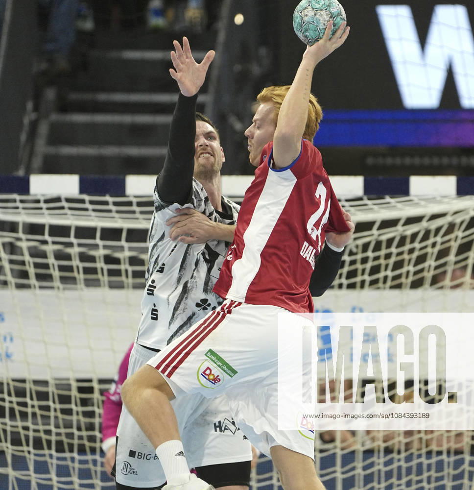 Photo: Nicolai DALING Hamburg vs. Hendrik Pekeler Kiel Men s Handball 1st Bundesliga, Matchday 8, Sun, Oct. 11, 2026, THW Kiel vs. HCH Hamburg