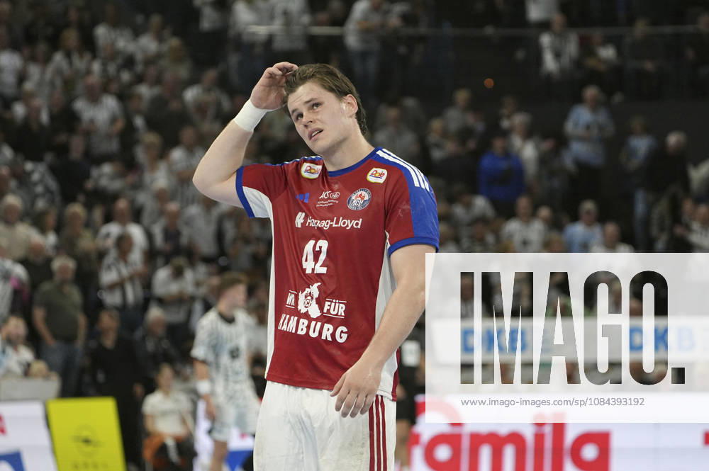 Photo: Disappointment among the Hamburg players after the final whistle; here, Jan Christian Schmidt looks dejected. Men s Handball 1st Bundesliga, Matchday 8, Sunday, October 11, 2026: THW Kiel vs. HCH Hamburg