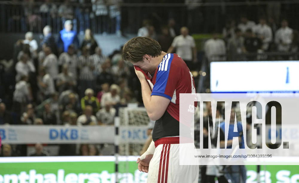 Photo: Disappointment among the Hamburg players after the final whistle; here, Jan Christian Schmidt looks dejected. Men s Handball 1st Bundesliga, Matchday 8, Sunday, October 11, 2026: THW Kiel vs. HCH Hamburg
