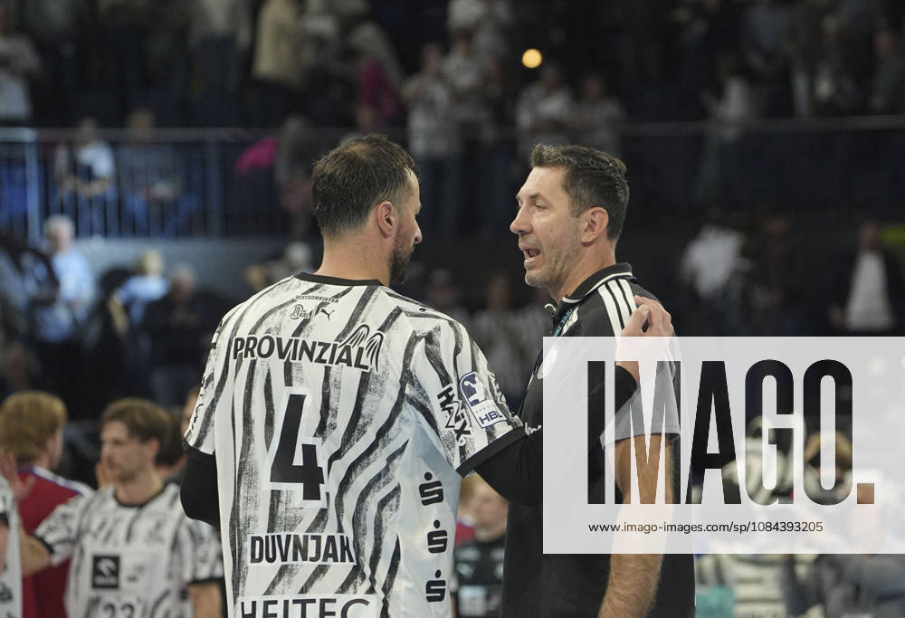 Photo: Trost after the final whistle; Domagoj Duvnjak (Kiel) and, on the right, assistant coach Blazenko Lackovic (Hamburg). Men s Handball 1st Bundesliga, Matchday 8, Sunday, October 11, 2026: THW Kiel vs. HCH Hamburg