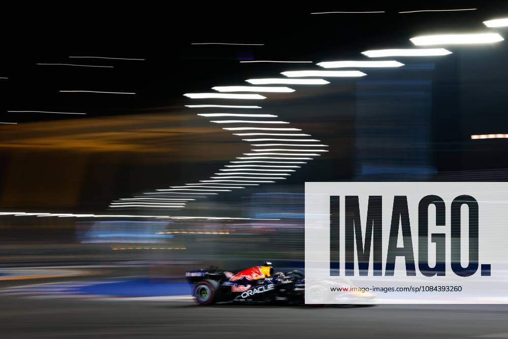 03 VERSTAPPEN Max (NLD), Red Bull Racing Ford RB22, in action in Singapore 2026 81 PIASTRI Oscar (AUS), McLaren F1 Team MCL40, in action 01 NORRIS Lando (GBR), McLaren F1 Team MCL40, in action in Singapore 2026 Singapore