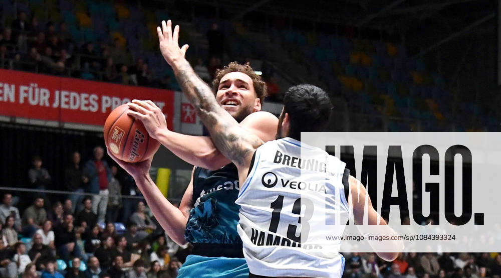 Basketball easyCredit BBL Bundesliga, Frankfurt Skyliners vs. Veolia Towers Hamburg, Race Thompson (Fraport Skyliners Frankfurt), Martin Breunig (Veolia Towers Hamburg), Head-to-head matchup, Frankfurt am Main