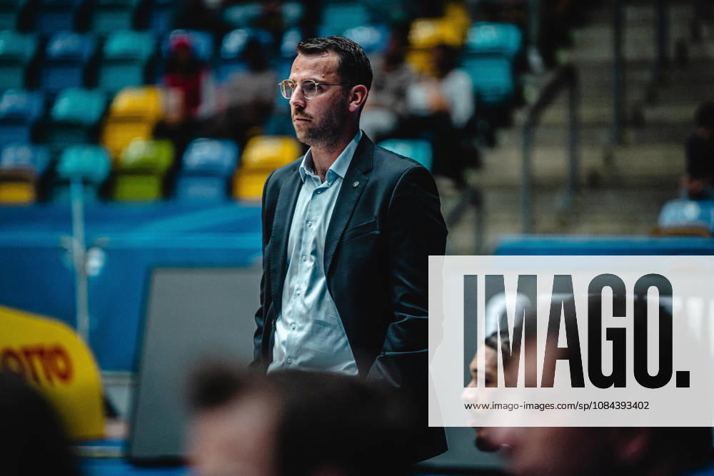 easyCredit BBL Bundesliga Basketball, Frankfurt Skyliners vs. Veolia Towers Hamburg, Benny Barloschky, Coach of Veolia Towers Hamburg, Frankfurt am Main