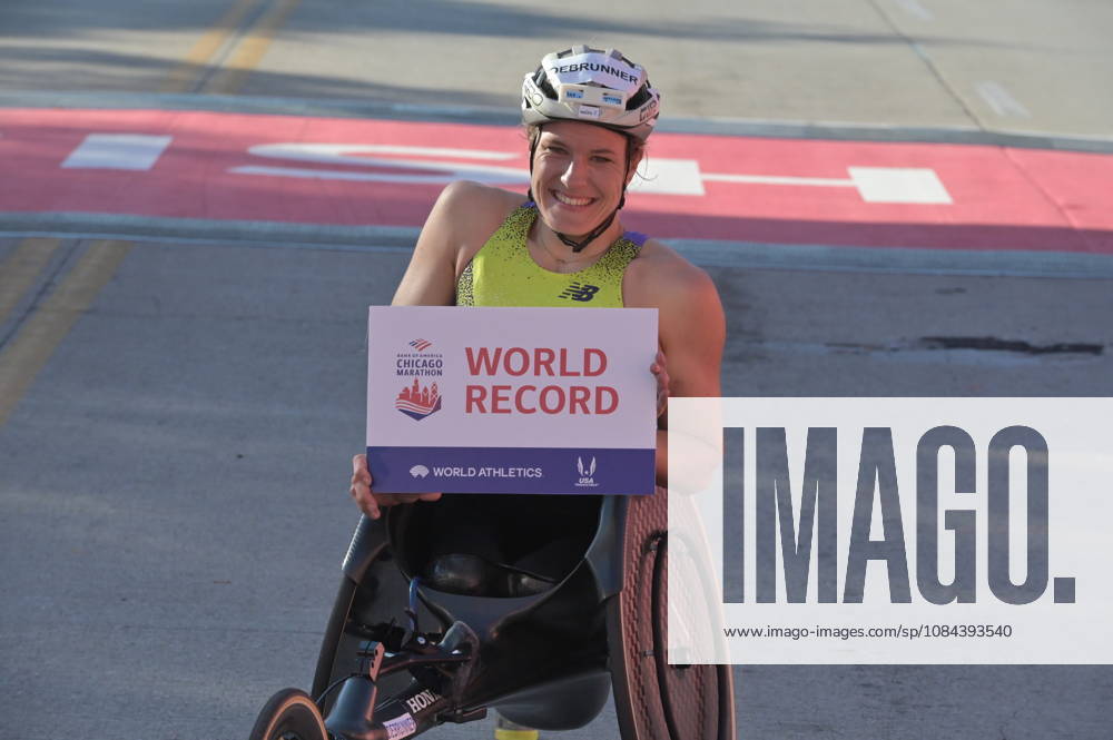 Chicago Marathon 2026 CHICAGO, UNITED STATES - OCTOBER 11: Swiss wheelchair racer Catherine Debrunner wins women’s professional wheelchair division in an unofficial world record time of 1:33:16 at the 2026 Bank of America Chicago Marathon in Chicago, United States on October 11, 2026. Jacek Boczarski Anadolu Chicago United States. Editorial use only. Please get in touch for any other usage.