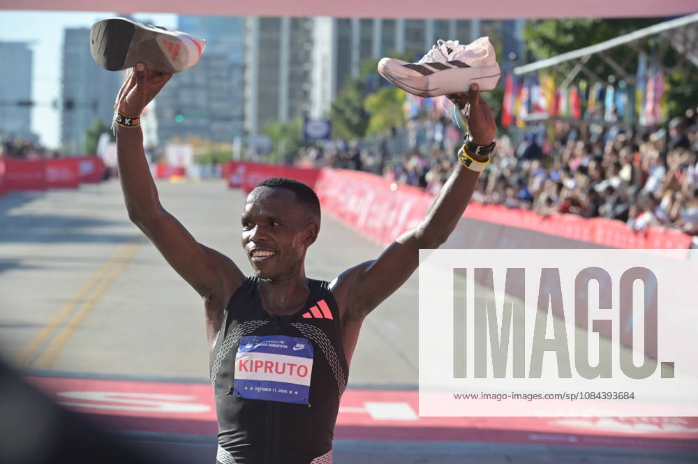Chicago Marathon 2026 CHICAGO, ILLINOIS - OCTOBER 11: Kenyan runner Amos Kipruto crosses the finish line to win the men s professional division at the 48th Bank of America Chicago Marathon in Chicago, United States on October 11, 2026. Over 55,000 participants competed in the 26.2-mile course starting and finishing in Grant Park. Jacek Boczarski Anadolu Chicago United States. Editorial use only. Please get in touch for any other usage.
