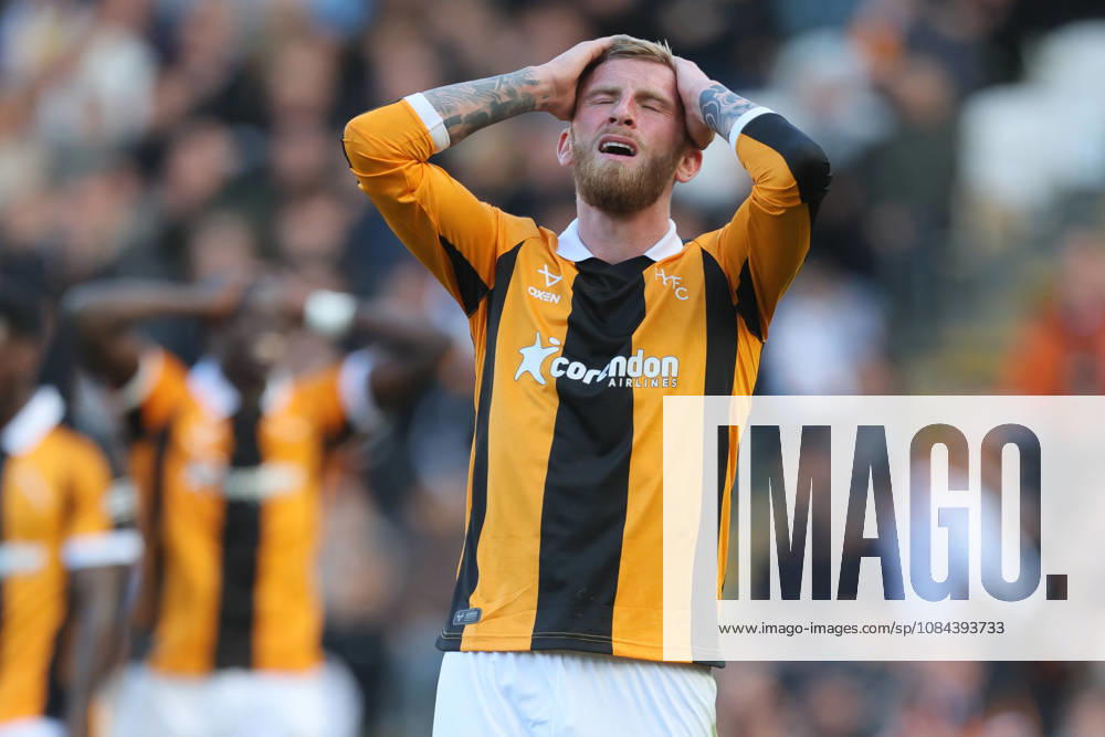 Hull City v Everton - Premier League 2026 27 Oliver McBurnie of Hull City reacts during the Premier League 2026 27 match between Hull City and Everton at MKM Stadium on October 11, 2026 in Hull, United Kingdom. WARNING! This Photograph May Only Be Used For Newspaper And Or Magazine Editorial Purposes. May Not Be Used For Publications Involving 1 player, 1 Club Or 1 Competition Without Written Authorisation From Football DataCo Ltd. For Any Queries, Please Contact Football DataCo Ltd on +44 (0) 207 864 9121 Hull MKM Stadium England United Kingdom