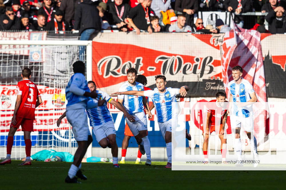 Chemnitz, 111026, Soccer: Northeast Regional League—Chemnitzer FC vs. FC Rot-Weiß Erfurt. Pictured: Jonas Marx of Chemnitz celebrates with the team after the 1-0 win.