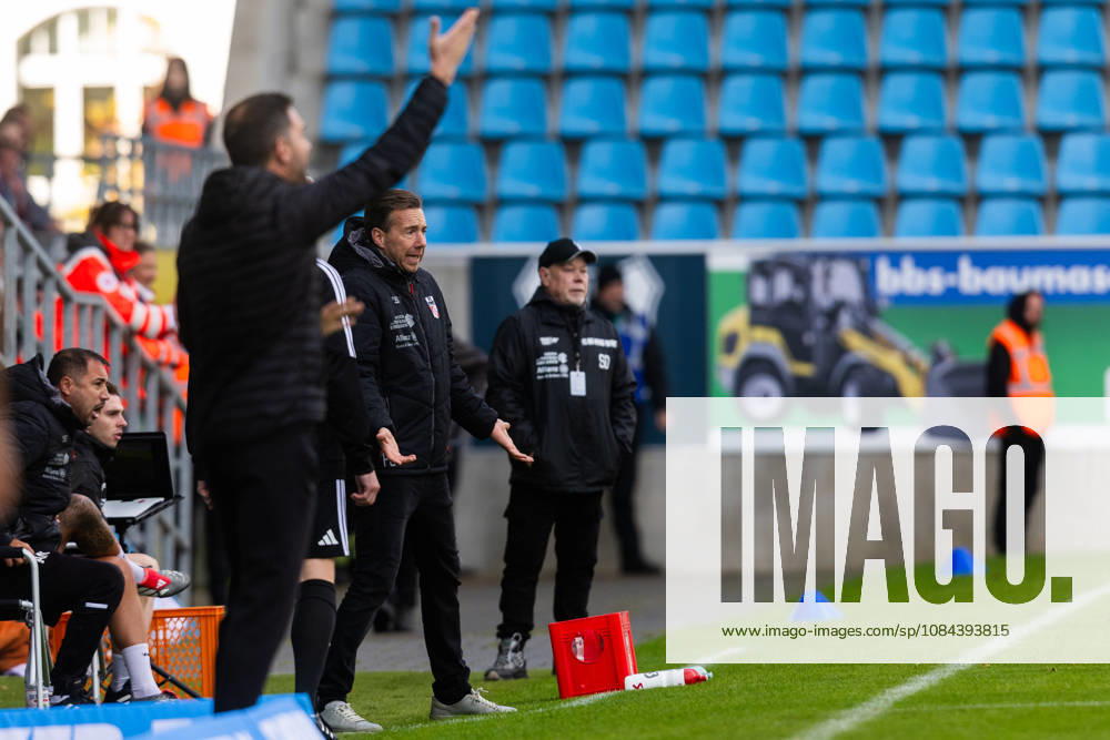 Chemnitz, 111026, Northeast Regional Soccer League: Chemnitzer FC vs. FC Rot-Weiß Erfurt (pictured); Coach Faban Gerber, Erfurt