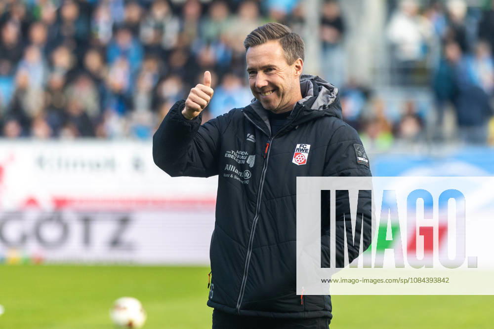Chemnitz, 111026, Northeast Regional Soccer League: Chemnitzer FC vs. FC Rot-Weiß Erfurt (pictured): Coach Faban Gerber, Erfurt