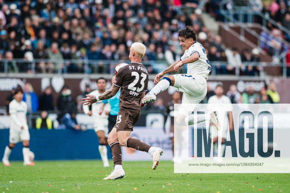2. Bundesliga: FC St. Pauli vs. Karlsruher SC, October 11, 2026; Louis Oppie (FC St. Pauli, 23) vs. Jason Ponente Ramirez (Karlsruher SC, 37), Soccer match, 2. Bundesliga, Matchday 7: FC St. Pauli vs. Karlsruher SC on October 11, 2026, at Millerntor Stadium, Hamburg. DFL regulations prohibit any use of photographs as image sequences and or quasi-video.