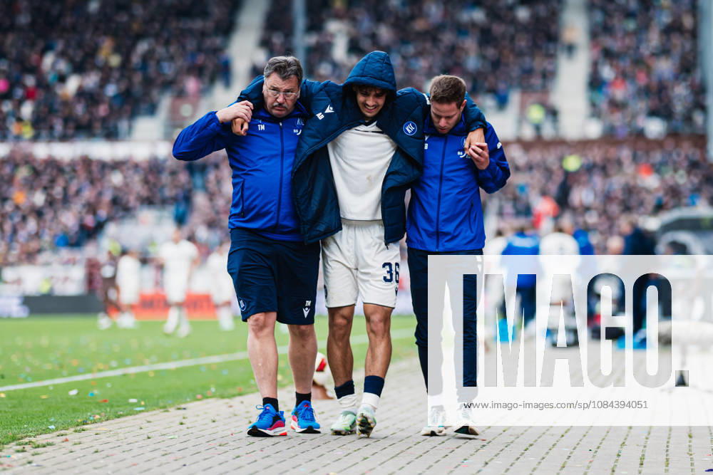 2. Bundesliga: FC St. Pauli vs. Karlsruher SC, October 11, 2026—Rafael Pinto Pedrosa (Karlsruher SC, 36) is forced to leave the field due to injury. Soccer, 2. Bundesliga, Matchday 7: FC St. Pauli vs. Karlsruher SC on October 11, 2026, at Millerntor Stadium, Hamburg. DFL regulations prohibit any use of photographs as image sequences and or quasi-video.