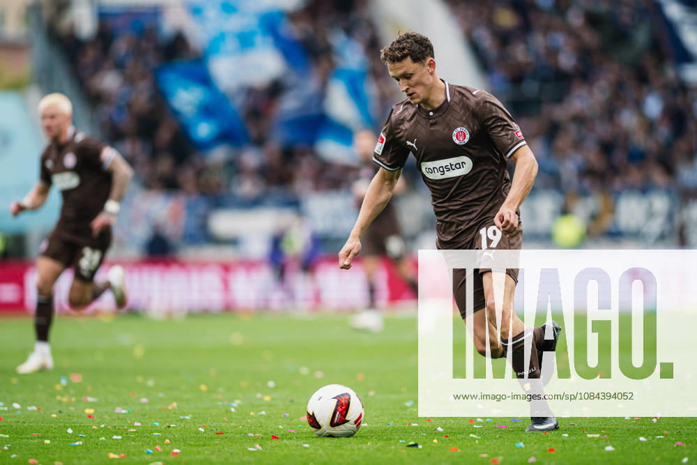 2. Bundesliga: FC St. Pauli vs. Karlsruher SC, October 11, 2026; Martijn Kaars, FC St. Pauli; 19 soccer, 2. Bundesliga, Matchday 7: FC St. Pauli vs. Karlsruher SC on October 11, 2026, at Millerntor Stadium, Hamburg. DFL regulations prohibit any use of photographs as image sequences and or quasi-video.