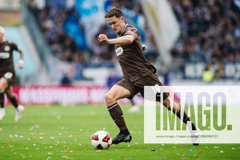 2. Bundesliga: FC St. Pauli vs. Karlsruher SC, October 11, 2026; Martijn Kaars, FC St. Pauli; 19 soccer, 2. Bundesliga, Matchday 7: FC St. Pauli vs. Karlsruher SC on October 11, 2026, at Millerntor Stadium, Hamburg. DFL regulations prohibit any use of photographs as image sequences and or quasi-video.