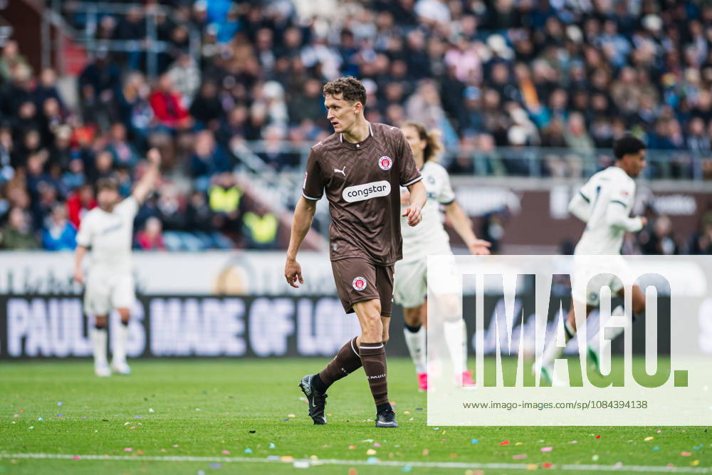 2. Bundesliga: FC St. Pauli vs. Karlsruher SC, October 11, 2026; Martijn Kaars, FC St. Pauli; 19 soccer, 2. Bundesliga, Matchday 7: FC St. Pauli vs. Karlsruher SC on October 11, 2026, at Millerntor Stadium, Hamburg. DFL regulations prohibit any use of photographs as image sequences and or quasi-video.