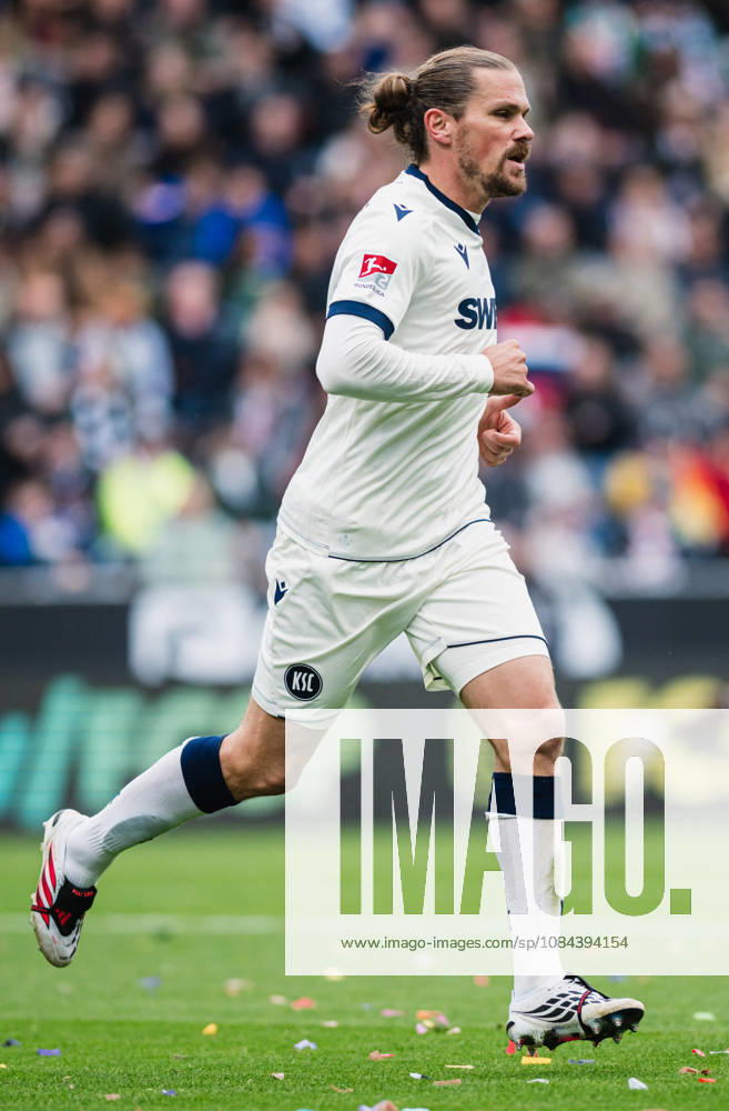 2. Bundesliga: FC St. Pauli vs. Karlsruher SC, October 11, 2026; Sebastian Jung (Karlsruher SC), 2 Soccer, 2. Bundesliga, Matchday 7: FC St. Pauli vs. Karlsruher SC on October 11, 2026, at Millerntor Stadium, Hamburg. DFL regulations prohibit any use of photographs as image sequences and or quasi-video.