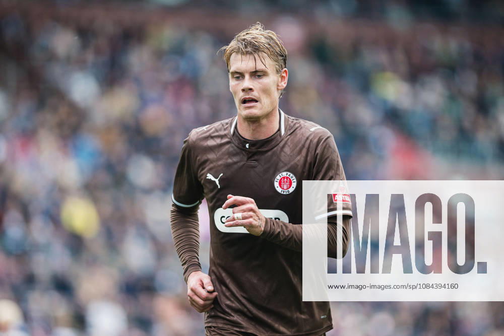 2. Bundesliga: FC St. Pauli vs. Karlsruher SC, October 11, 2026; Eric Smith, FC St. Pauli; 8 soccer, 2. Bundesliga, Matchday 7: FC St. Pauli vs. Karlsruher SC on October 11, 2026, at Millerntor Stadium, Hamburg. DFL regulations prohibit any use of photographs as image sequences and or quasi-video.