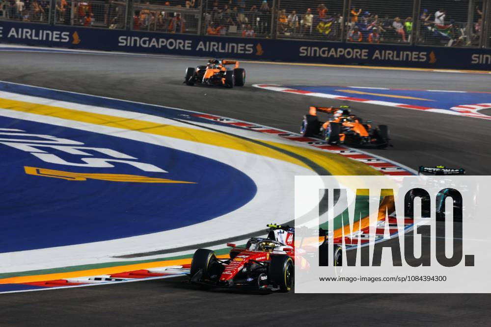 81 PIASTRI Oscar from , McLaren F1 Team MCL40, action 01 NORRIS Lando (GBR), McLaren F1 Team MCL40, action Singapore 2026