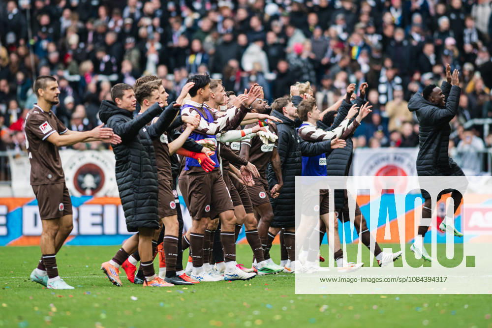 2. Bundesliga: FC St. Pauli vs. Karlsruher SC, October 11, 2026. The St. Pauli team celebrates soccer with the fans, 2. Bundesliga, Matchday 7: FC St. Pauli vs. Karlsruher SC on October 11, 2026, at Millerntor Stadium, Hamburg. DFL regulations prohibit any use of photographs as image sequences and or quasi-video.