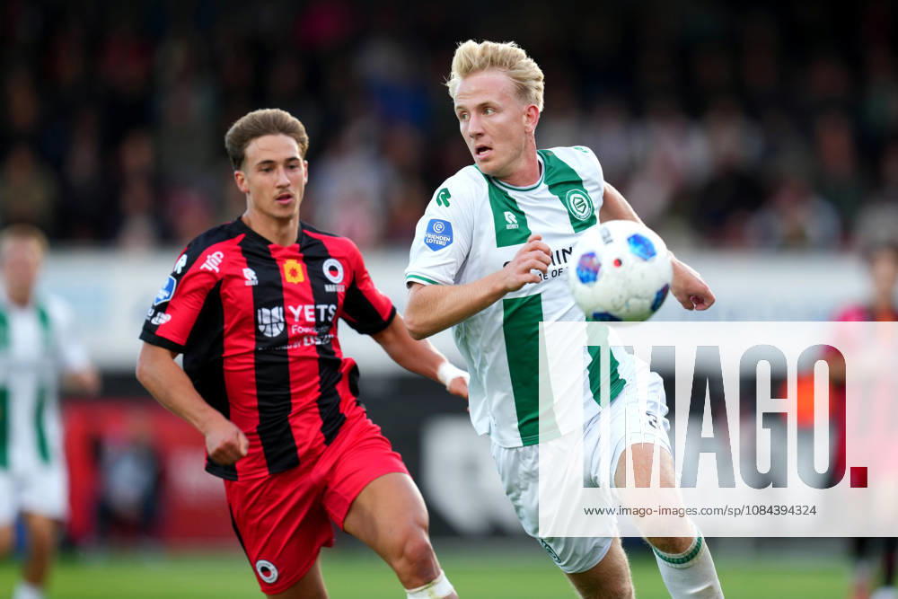 Eredivisie: Excelsior Rotterdam v FC Groningen Rotterdam - Lennard Hartjes of Excelsior Rotterdam duels for the ball with Thijmen Blokzijl of FC Groningen during the eight competition round of the 2026 2027 Eredivisie season. The match is set between Excelsior Rotterdam and FC Groningen at Stadion Woudestein on 11 October 2026 in Rotterdam, Netherlands. (Hero Images Yannick Verhoeven)