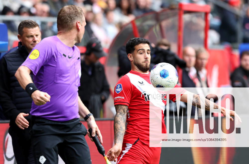 UTRECHT FC Utrecht forward Angel Alarcon during the Vriendenloterij Eredivisie match between FC Utrecht and Willem II at Stadion Galgenwaard on October 11, 2026, in Utrecht, the Netherlands PETER LOUS EYE4IMAGES DeFodi Images