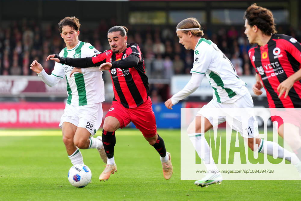 Eredivisie: Excelsior Rotterdam v FC Groningen Rotterdam - Thom van Bergen of FC Groningen duels for the ball with Irakli Yegoian of Excelsior Rotterdam and Jacob Ondrejka of FC Groningen during the eight competition round of the 2026 2027 Eredivisie season. The match is set between Excelsior Rotterdam and FC Groningen at Stadion Woudestein on 11 October 2026 in Rotterdam, Netherlands. (Hero Images Yannick Verhoeven)