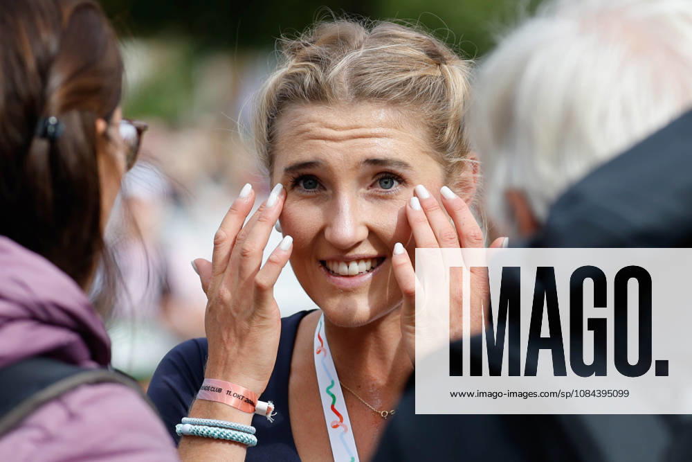 2026 Munich Marathon, Munich, October 11, 2026 Lisa REDLINGER (AUT, TS Lustenau) wins the 10-kilometer race as part of the Munich Marathon by Brooks and is visibly happy and emotional at the finish line. With a time of 31:46, she sets a new Austrian record in Munich