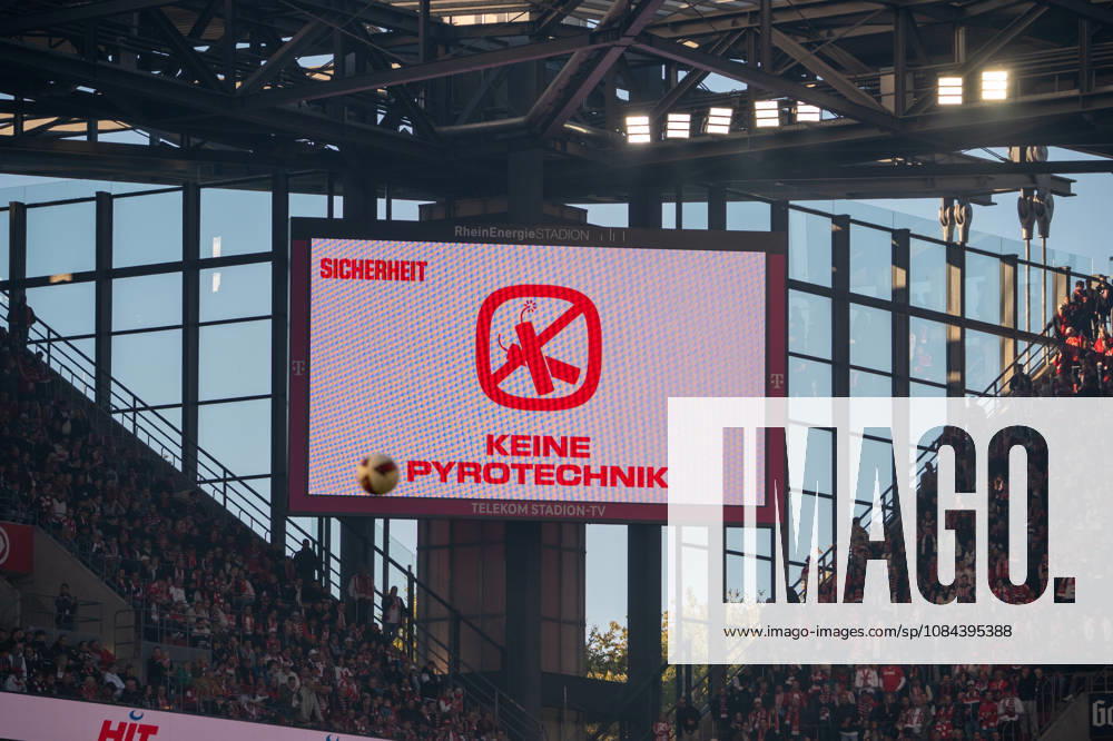 Germany 1 Bundesliga 2026–2027, Matchday 5, 1. FC Köln vs. Borussia Mönchengladbach, Sunday, October 11, 2026, RheinEnergie Stadium, Cologne, North Rhine-Westphalia; Image info, screenshot, pyrotechnics, pyro, flares, smoke, fog, red flares, flags, ultras, fans, game interruption, security at Cologne’s RheinEnergie Stadium, Cologne, Germany