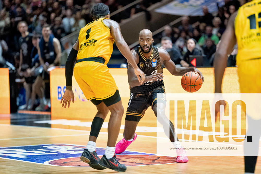 Sheldon Edwards 13, Loewen Braunschweig vs. Justin Kier 1, MHP Riesen Ludwigsburg, GER, Basketball: Loewen Braunschweig vs. MHP Riesen Ludwigsburg, Basketball, easyCredit BBL, Week 3, 2026–27 Season, October 11, 2026 GER, Basketball: Loewen Braunschweig vs. MHP Riesen Ludwigsburg, Basketball, easyCredit BBL, Week 3, 2026–27 season, October 11, 2026 Braunschweig