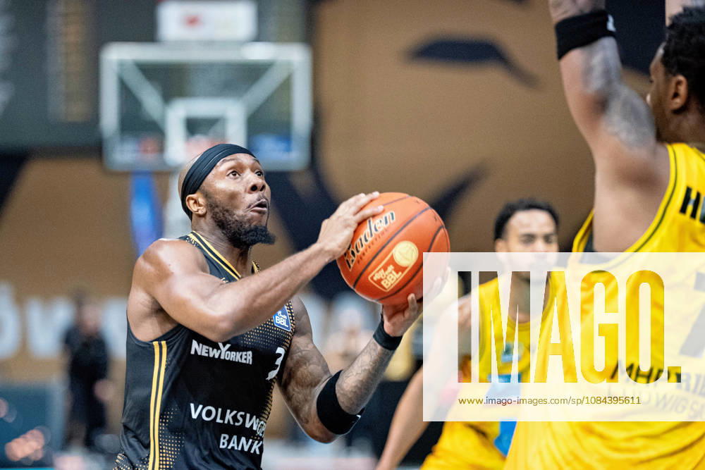 DeJour Reaves (No. 3), Loewen Braunschweig vs. Elijah Hughes (No. 7), MHP Riesen Ludwigsburg, GER, Basketball: Loewen Braunschweig vs. MHP Riesen Ludwigsburg, Basketball, easyCredit BBL, Week 3, 2026–27 Season, October 11, 2026 GER, Basketball: Löwen Braunschweig vs. MHP Riesen Ludwigsburg, Basketball, easyCredit BBL, Week 3, 2026–27 Season, October 11, 2026 Braunschweig