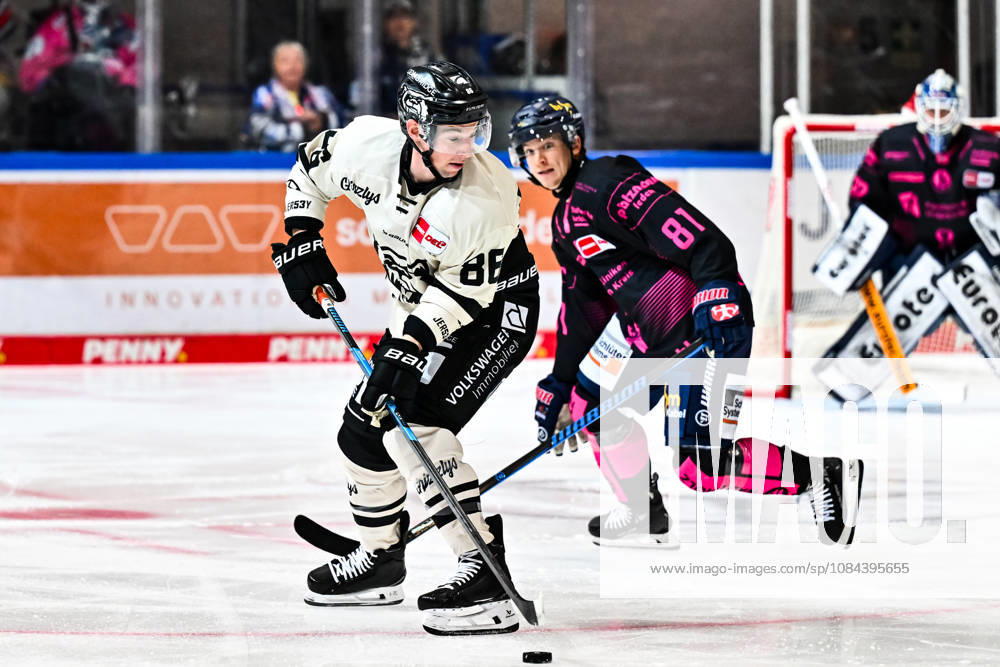 Tyler Morley, Grizzlys Wolfsburg, 86; Mac Hollowell, Iserlohn Roosters, 81, GER, Iserlohn Roosters vs. Grizzlys Wolfsburg, Ice Hockey, Penny DEL, Matchday 8, 2026–2027 Season, October 11, 2026, GER, Iserlohn Roosters vs. Grizzlys Wolfsburg, Ice Hockey, Penny DEL, Matchday 8, 2026–2027 Season, October 11, 2026, Iserlohn