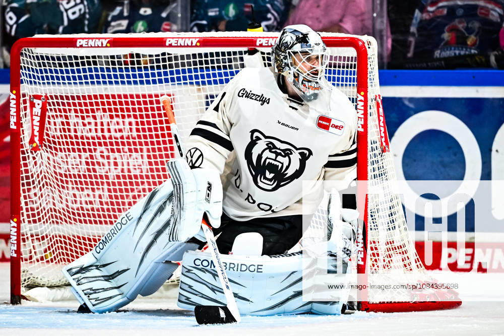Dustin Strahlmeier, Grizzlys Wolfsburg, 1, GER, Iserlohn Roosters vs. Grizzlys Wolfsburg, Ice Hockey, Penny DEL, Matchday 8, 2026–2027 Season, October 11, 2026, GER, Iserlohn Roosters vs. Grizzlys Wolfsburg, Ice Hockey, Penny DEL, Matchday 8, 2026–2027 Season, October 11, 2026, Iserlohn
