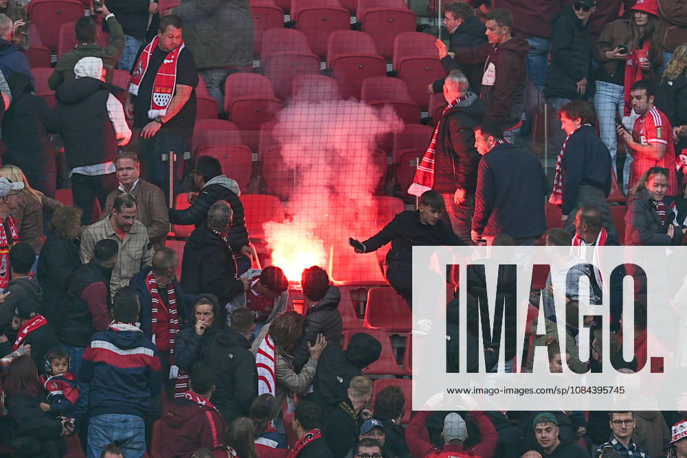 Men s, Soccer, Bundesliga 1, 1. FC Köln vs. Borussia Mönchengladbach, 2026–2027 season, RheinEnergieSTADION: Fans flee from pyrotechnics that were thrown. DFB regulations prohibit any use of photographs as image sequences and or quasi-video.