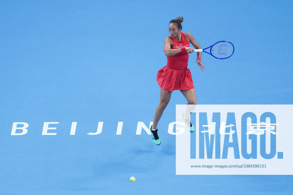 (261011) -- BEIJING, Oct. 11, 2026 -- Zheng Qinwen hits a return during the women s singles final between Zheng Qinwen of China and Mirra Andreeva of Russia at 2026 China Open tennis tournament in Beijing, China, Oct. 11, 2026. ) (SP)CHINA-BEIJING-TENNIS-CHINA OPEN-WOMEN S SINGLES-FINAL (CN) JuxHuanzong
